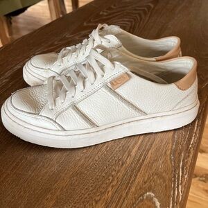 Ugg Alameda comfy sneakers 6-6.5